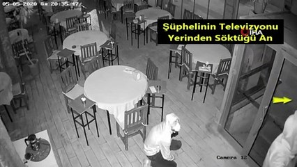 Cerrahi maskeli televizyon hırsızları güvenlik kamerasında