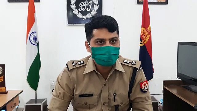 लॉक डाउन का उल्लंघन करते देख सभासद व उनके बेटे पर की कार्यवाही
