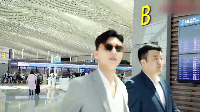 hoàn hảo, Park Seo Joon đẹp như tượng tạc làm chao đảo cả sân bay