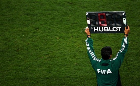 Son Dakika: IFAB, oyuncu değişikliği sayısını 3'ten 5'e yükseltti