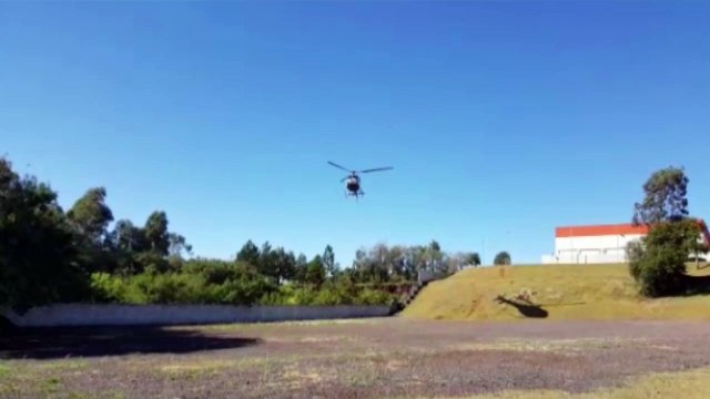 Motorista que ficou preso às ferragens em acidente é trazido de helicóptero a Cascavel