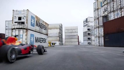 Max Verstappen ve Alexander Albon, F1 araçları ile Hollanda caddelerinde tur attı