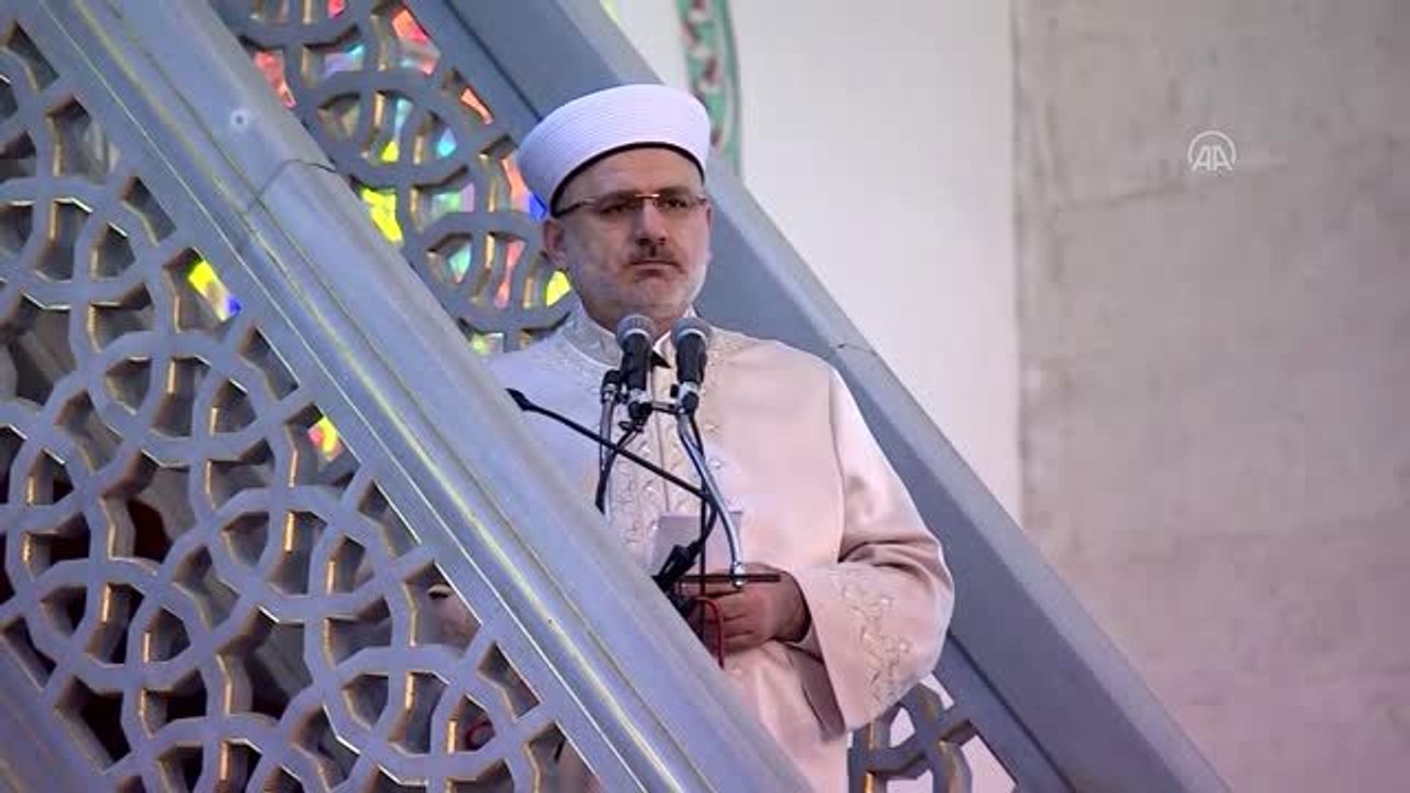 Kocatepe Camisi'nde cuma namazı kılındı