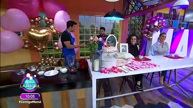 Carlota de frutos rojos. Prepárale a mamá un rico postre este Día de las Madres. | Venga La Alegría