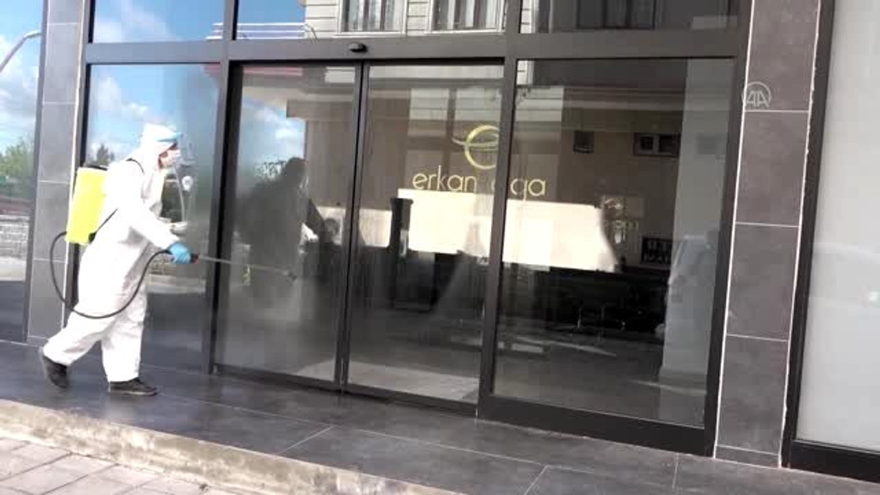 Berber ve güzellik salonları dezenfekte edildi