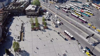 Sokağa Çıkma Kısıtlaması Öncesi Eminönü Meydanı’nda İnsan Yoğunluğu