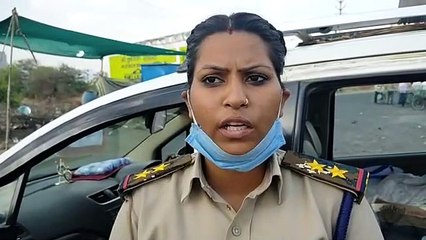 Video herunterladen:  अपनी तनख़्वा से 18 हज़ार रूपए निकाल कर राऊ पुलिस ने गरीबों को चप्पलें बांटी