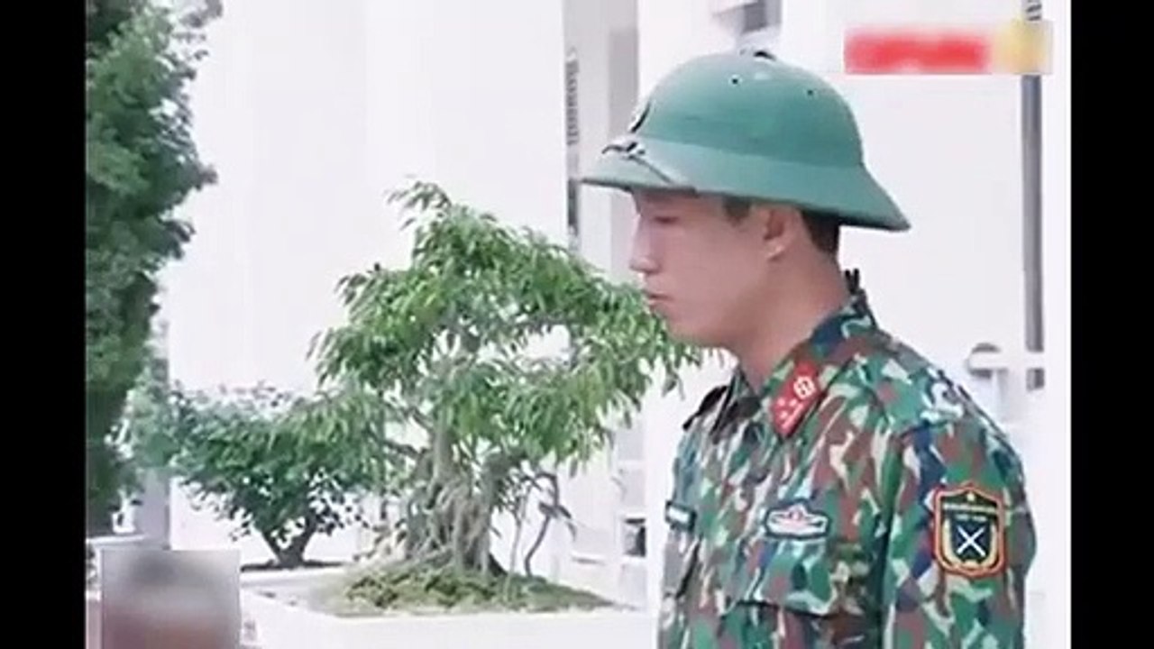 Khi Juun Đăng Dũng thừa nhận không đánh răng và đi vệ sinh sau 3 ngày nhập ngũ thì đồng đội xung quanh đều không thể nhịn cười.