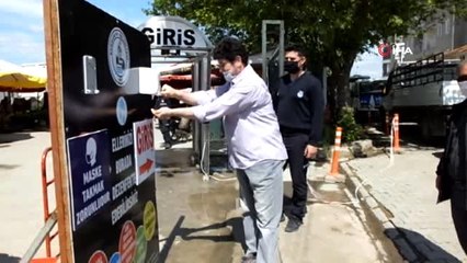 Burhaniye'de pazara sosyal mesafe ayarı