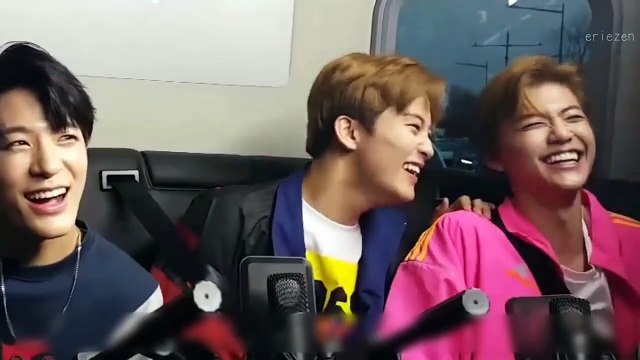 Dù không có lý do gì đặc biệt nhưng các idol Kpop này luôn nở nụ cười trên môi