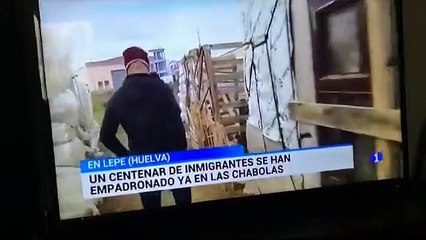 Un CENTENAR de inmigrantes se han EMPADRONADO ya en sus chabolas para recibir su rica PAGU (1)