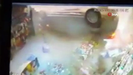 - Mısır'da otomobil eczaneye daldı: 3 yaralı