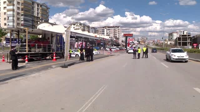 Jandarma, Trafik Haftası dolayısıyla sürücülere kural uyarısı yaptı (1)