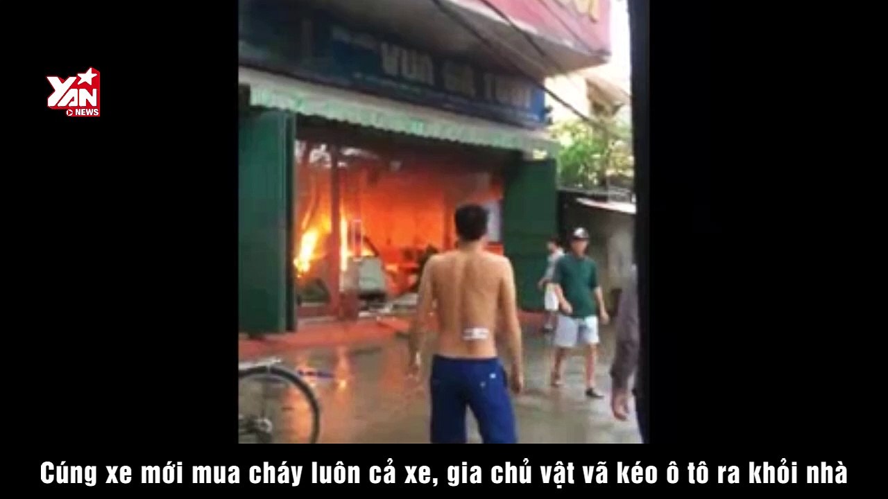 Cúng xe mới mua cháy luôn cả xe, gia chủ vật vã kéo ô tô ra khỏi nhà