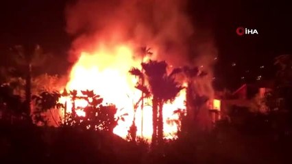 Antalya'da otel yangınında 2 katlı bungalow alev alev böyle yandı