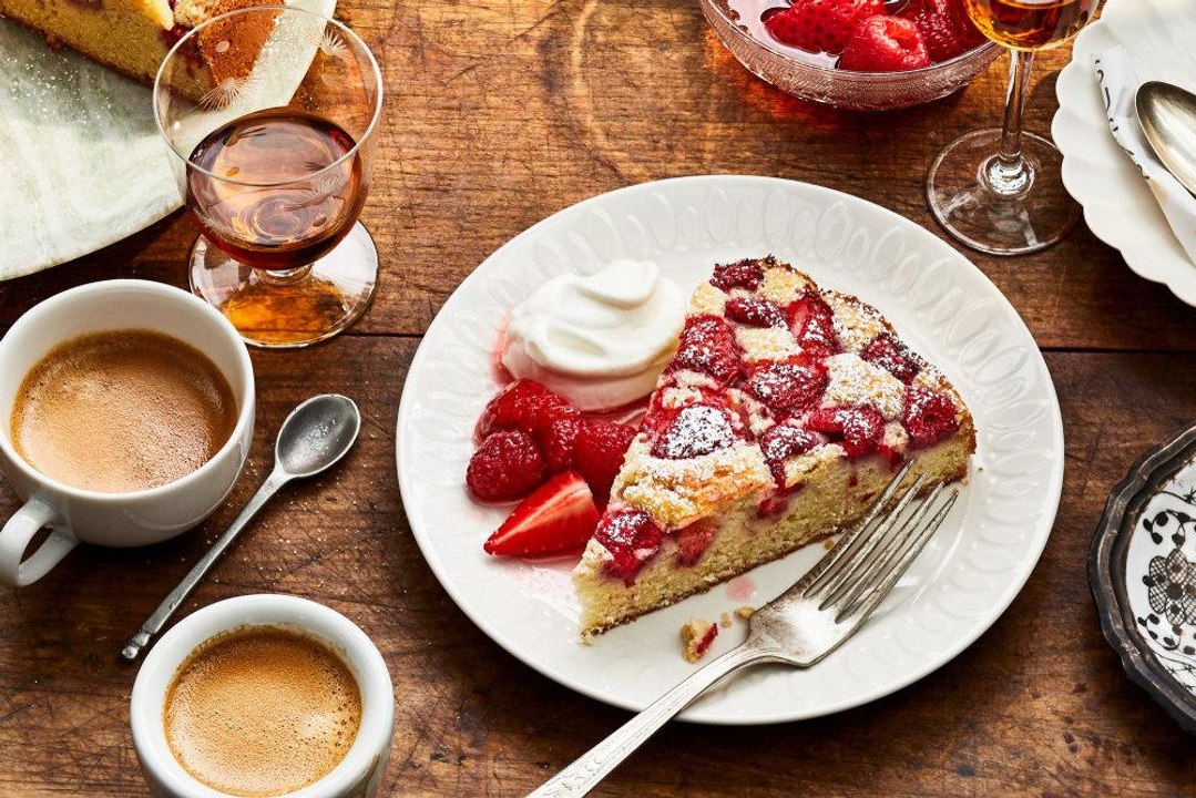 Got Strawberries? Make This Super Simple Cake