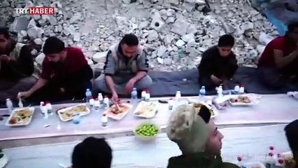 Suriye'de molozlar arasında buruk iftar