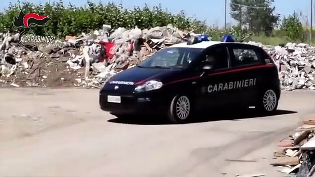 Afragola (NA) - Scoperto a smaltire rifiuti in strada imprenditore denunciato dai Carabinieri (08.05.20)