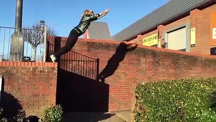 女性のパルクール神業（衝撃のフリーランニング・パート3）【Video Pizza】