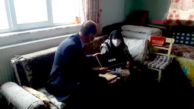 SİVAS Bakan Soylu'dan 102 yaşındaki Emine nineye 'Anneler günü' hediyesi