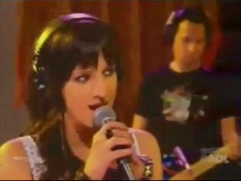 Ashlee Simpson - Shadow [LIVE] at Sessions@AOL (2004/06/08) (AOL Sessions)
