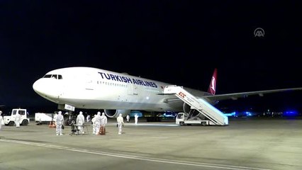 Hollanda'daki 302 Türk vatandaşı, THY uçağıyla Ankara'ya getirildi