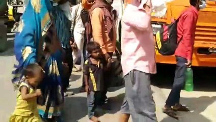 कैराना: बसों से आए श्रमिक मजदूर बोले नहीं लिया गया कोई किराया