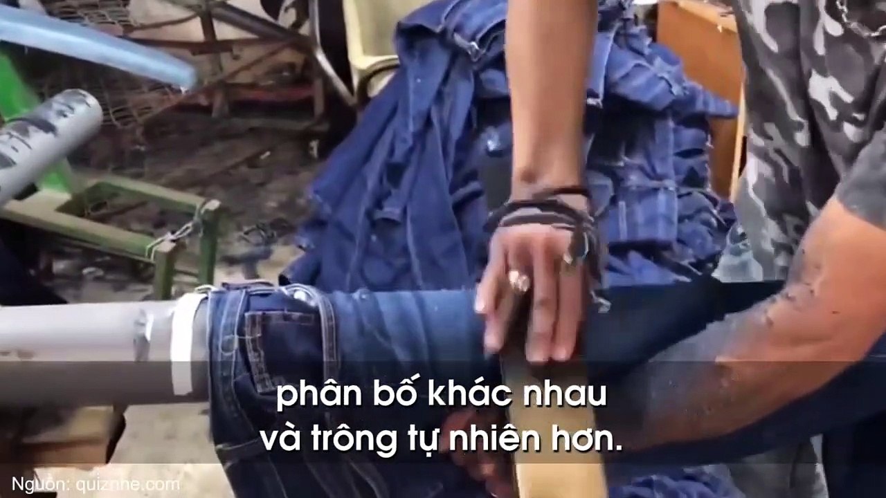 Cách tạo ra chiếc quần jeans rách không hề đơn giản như bạn nghĩ