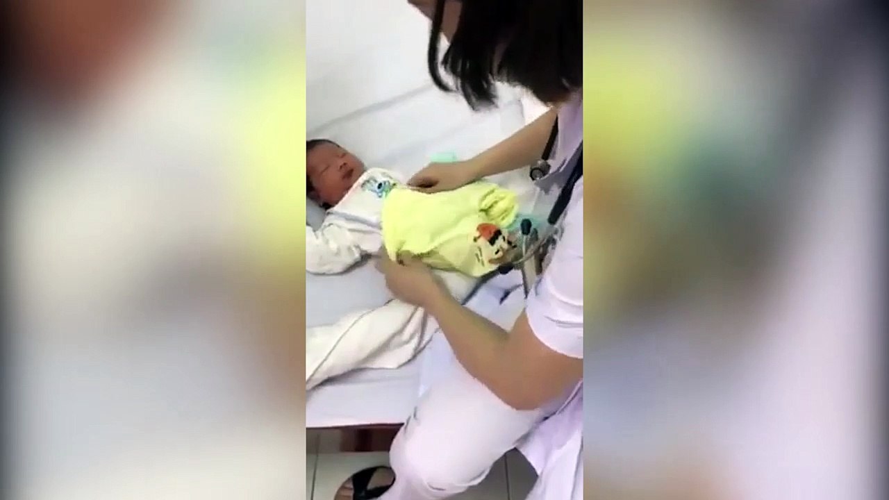 Y tá chỉ cách làm ổ giúp bé ngủ say “gây sốt” CĐM, các mẹ thốt lên “sao mình không biết sớm hơn”