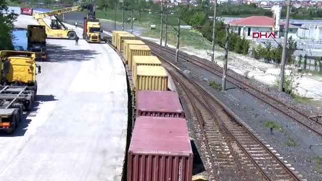 TEKİRDAĞ Türkiye'nin Marmaray'dan geçerek Avrupa'ya geçen ilk yurt içi yük treni, Çorlu'da-