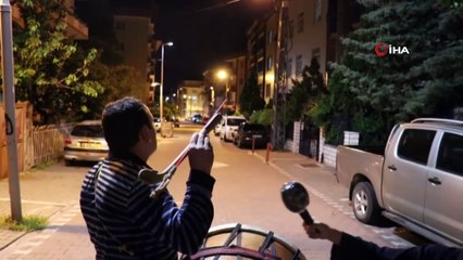 Koronavirüs önlemleri nedeniyle çıkamıyorlardı, davulcular ilk kez sokakta görüldü