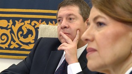 Page durante una videoconferencia con representantes del sector social