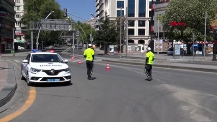 ANKARA'DA MEYDANLAR VE SOKAKLAR BOMBOŞ