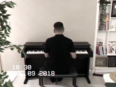 Tóc Tiên đăng clip Hoàng Touliver