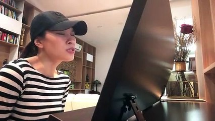 Mỹ Tâm tiếp tục tự đệm piano chiêu đãi fan