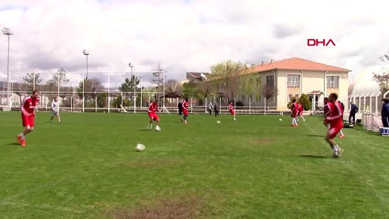SPOR Demir Grup Sivasspor, gruplar halinde çalışmalara başladı