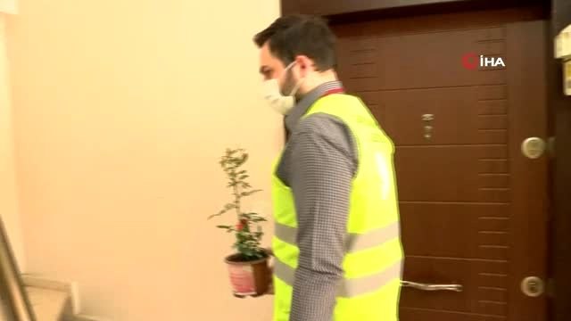 - Gaziosmanpaşa'da sağlık çalışanlarından 'Anneler Günü' sürprizi