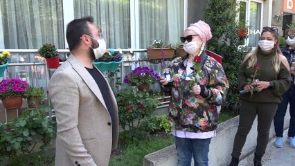 Esenyurt Belediyesi barınak gönüllüsü anneleri unutmadı