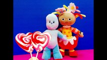 Iggle Piggle and Upsy Daisy Valentines Lollipops Candy Surprise