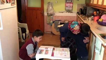 Trafik kazasında annelerini kaybeden iki kardeşe halaları annelik yapıyor