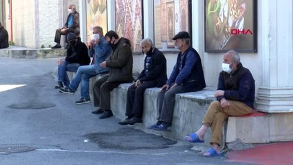 EMİNÖNÜ'NDE DİKKAT ÇEKEN KALABALIK