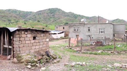 Ekipler, evden çıkamayan öğrencinin kitap talebini yerine getirdi