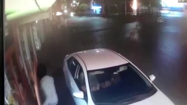 Marketten soygun girişimi güvenlik kamerasında