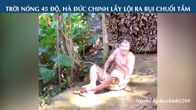 TRỜI NÓNG 45 ĐỘ, HÀ ĐỨC CHINH LẦY LỘI RA BỤI CHUỐI TẮM