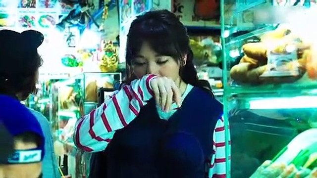 Sau khi bị tố thiếu chuyên nghiệp Hương Giang bất ngờ đi bán bún bò