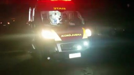 Saída de pista seguida de capotamento deixa duas pessoas feridas na PRc-467