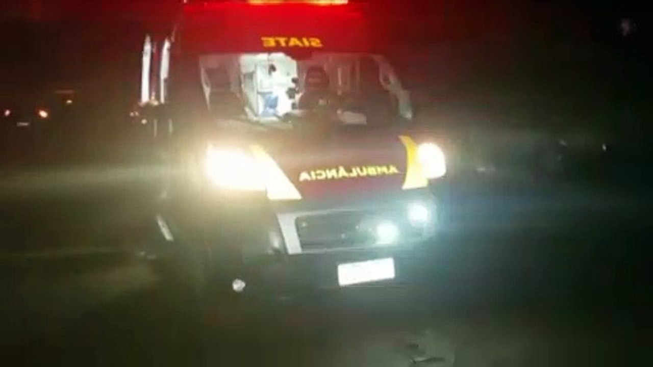 Saída de pista seguida de capotamento deixa duas pessoas feridas na PRc-467