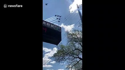 Amazing Blue Angels fly over Chicago honoring frontline COVID-19 workers