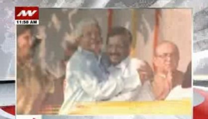Another poster war erupts over Kejri-Lalu embrace