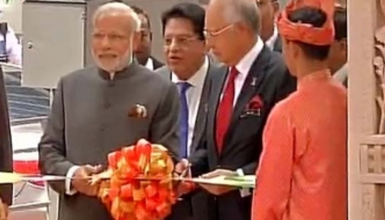 Modi inaugurates Toran Gate